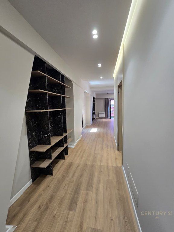 APARTAMENT 3+1 I KONVERTUAR NE 2+1+2 PER SHITJE TEK GARDEN BUILDING!