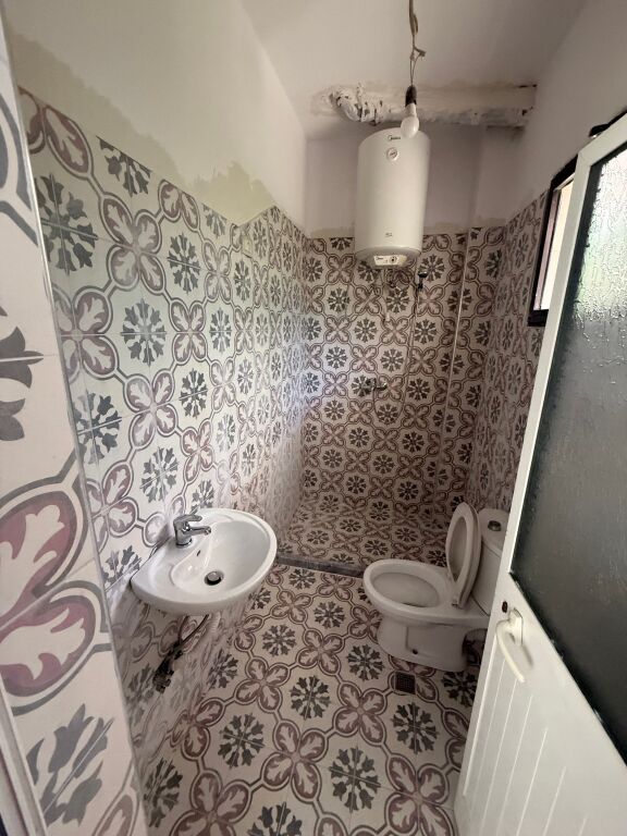 First floor private house for rent is given