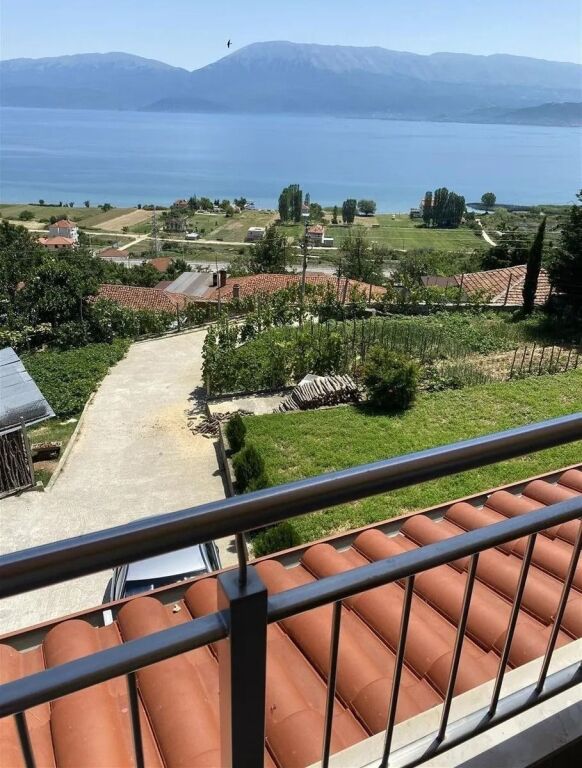 🏕️Shitet vilë 2-kateshe me pamje nga Liqeni në Pogradec🔥