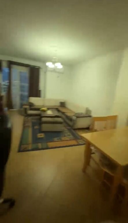 Shitet apartament 2+1+2