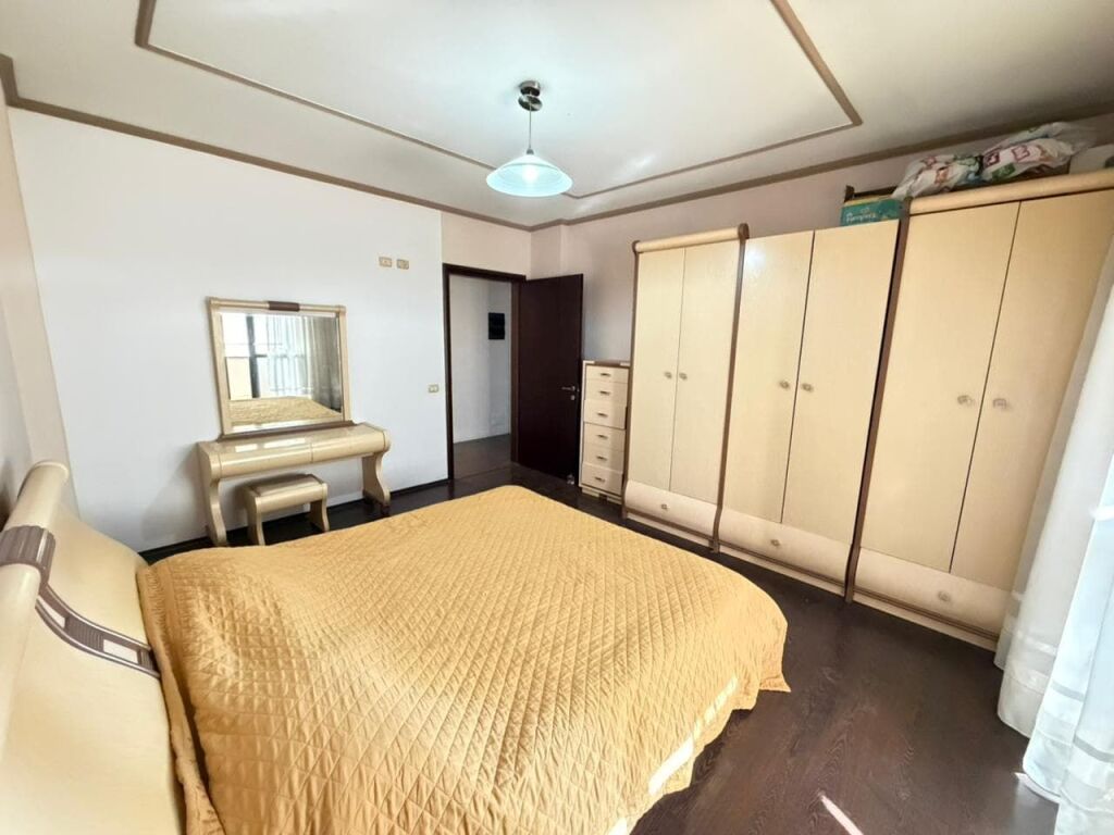 Apartament per Shitje 2+1 tek Komuna e Parisit (ID B120862) Tirane