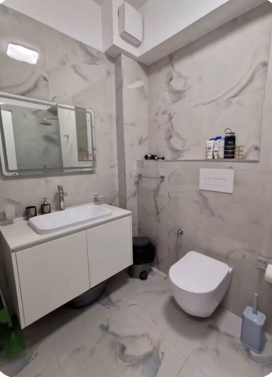 Shitet Apartament 2+1 me Ballkon pranë Marina Bay, Vlorë  165.000 Euro