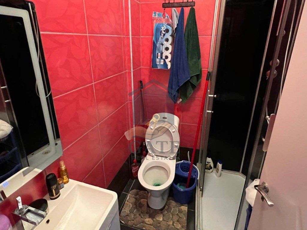 Shitet, Garsoniere, Mali i Robit