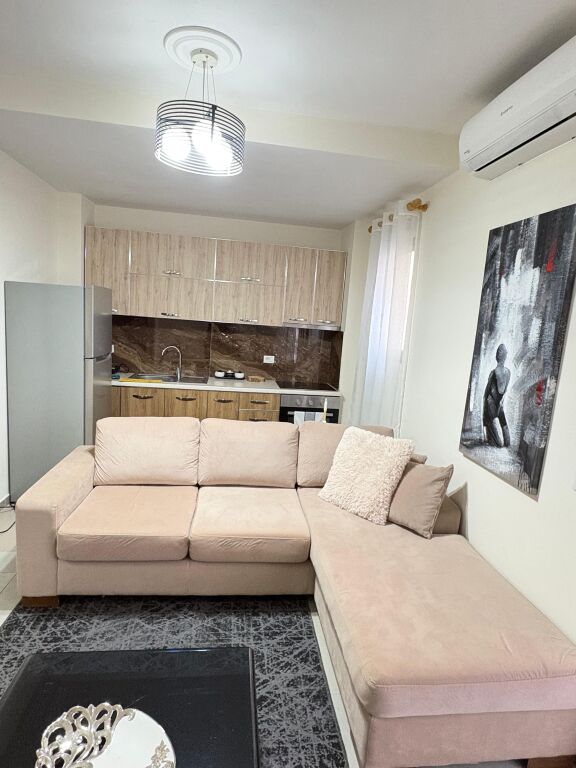 Appartamento 1+1 in affitto vicino alla Scuola “2 Gjelat” – Durrës
