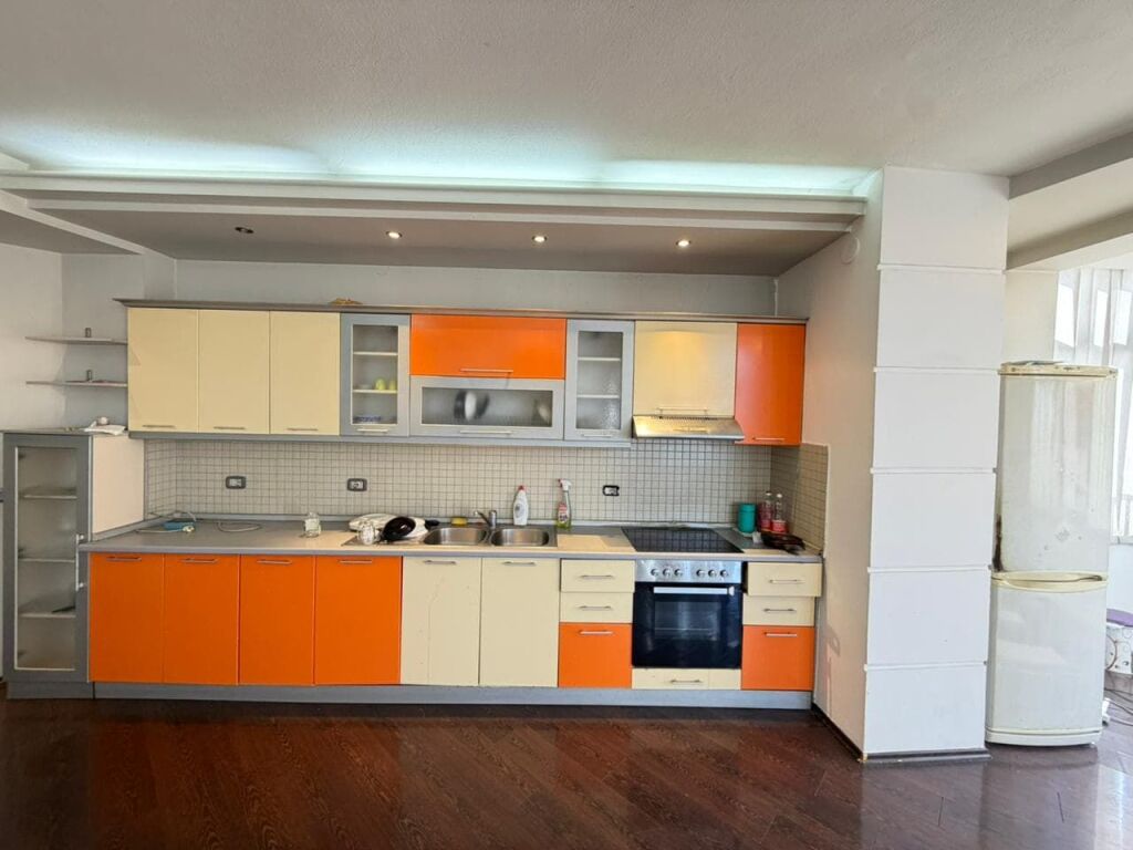 Apartament per Shitje 2+1 tek Komuna e Parisit (ID B120862) Tirane