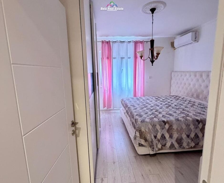 Apartament Ne Shitje 3+1 Tek Komuna e Parisit (ID B130117) Tirane