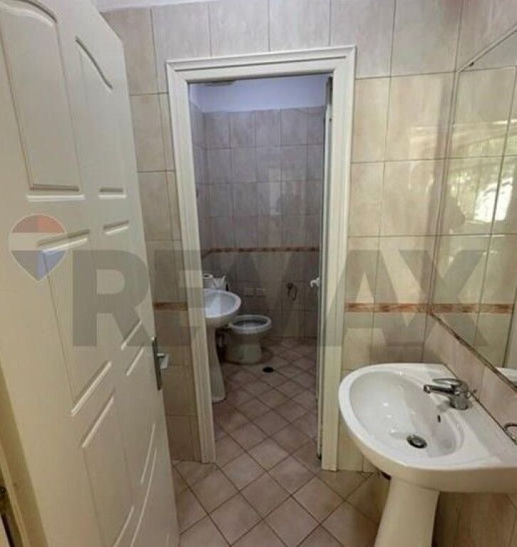 Locale Commerciale in Affitto a Xhamllik  ID: 530281030-1000