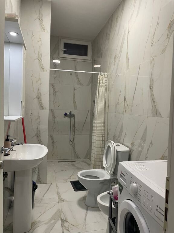🏡 Appartamento 2+1 in affitto nella zona di 5 Maj, Tirana 💶 Affitto: 500€/mese