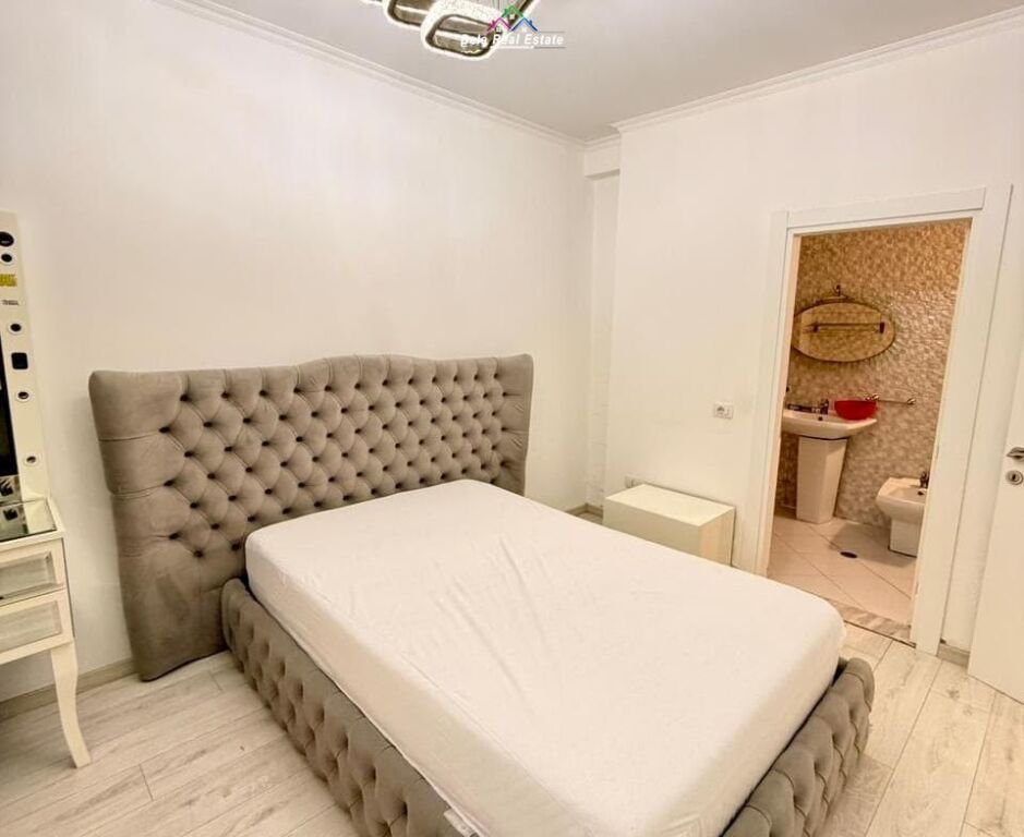 Apartament Ne Shitje 3+1 Tek Komuna e Parisit (ID B130117) Tirane