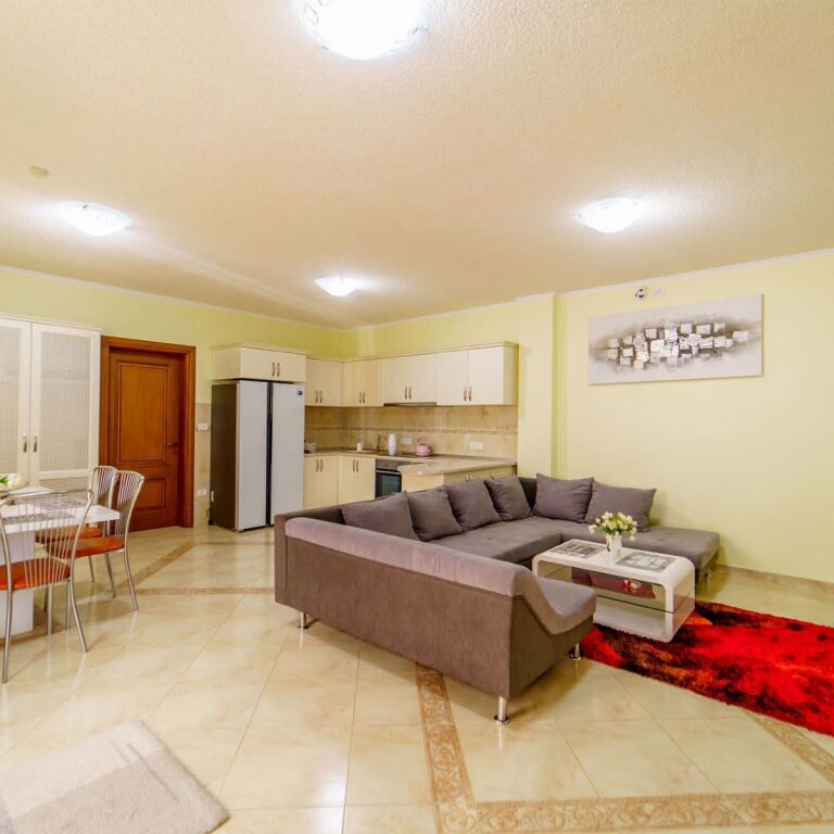 Blloku, jepet me qera apartament 1+1.