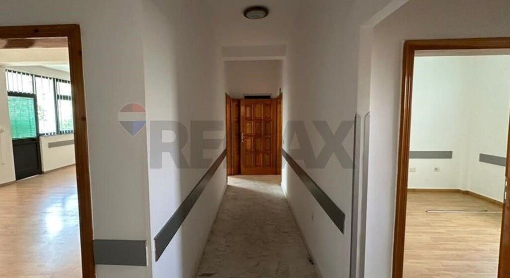 Locale Commerciale in Affitto a Xhamllik  ID: 530281030-1001
