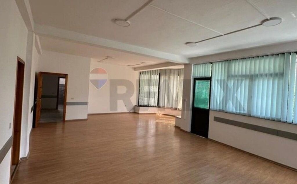 Locale Commerciale in Affitto a Xhamllik  ID: 530281030-1001