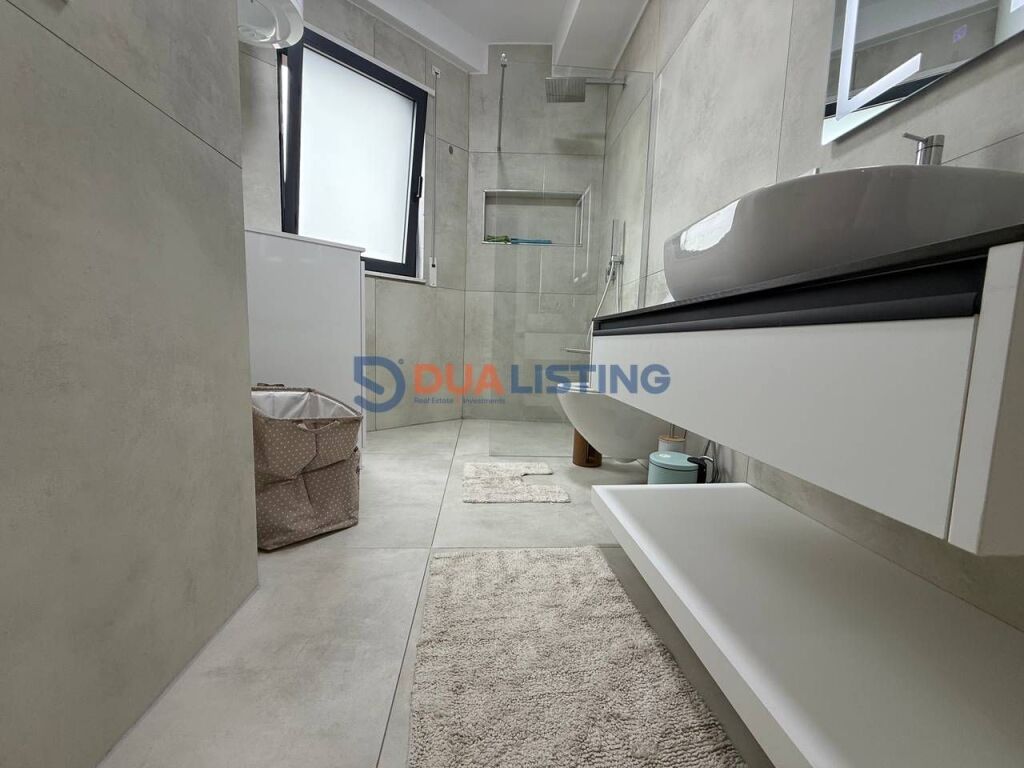 apim for rent Modern 2+1 apartment on Durrës Street near Hotel Colosseo!