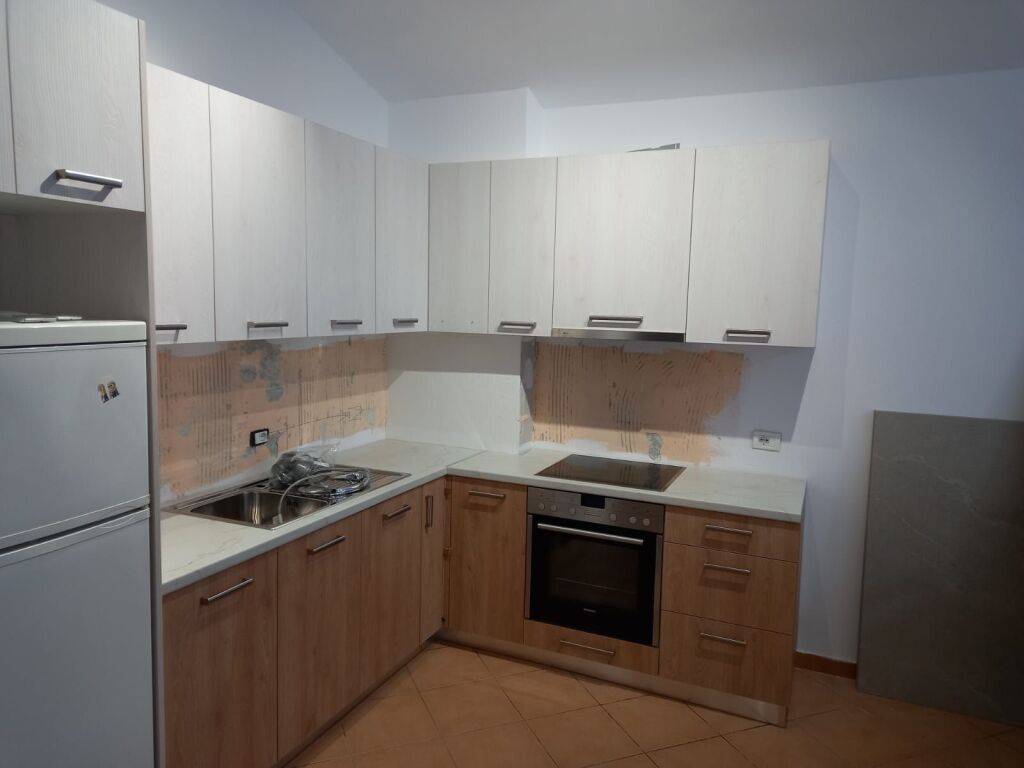 🏠 Appartamento 3+1 in affitto 📍 Vicino all'Università Marin Barleti, Selitë💶 55.000 lek/mese