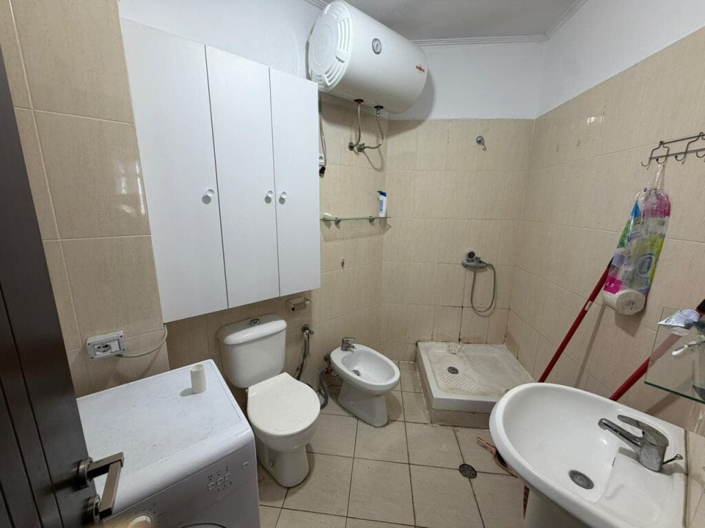 Apartament per Shitje 2+1 tek Komuna e Parisit (ID B120862) Tirane