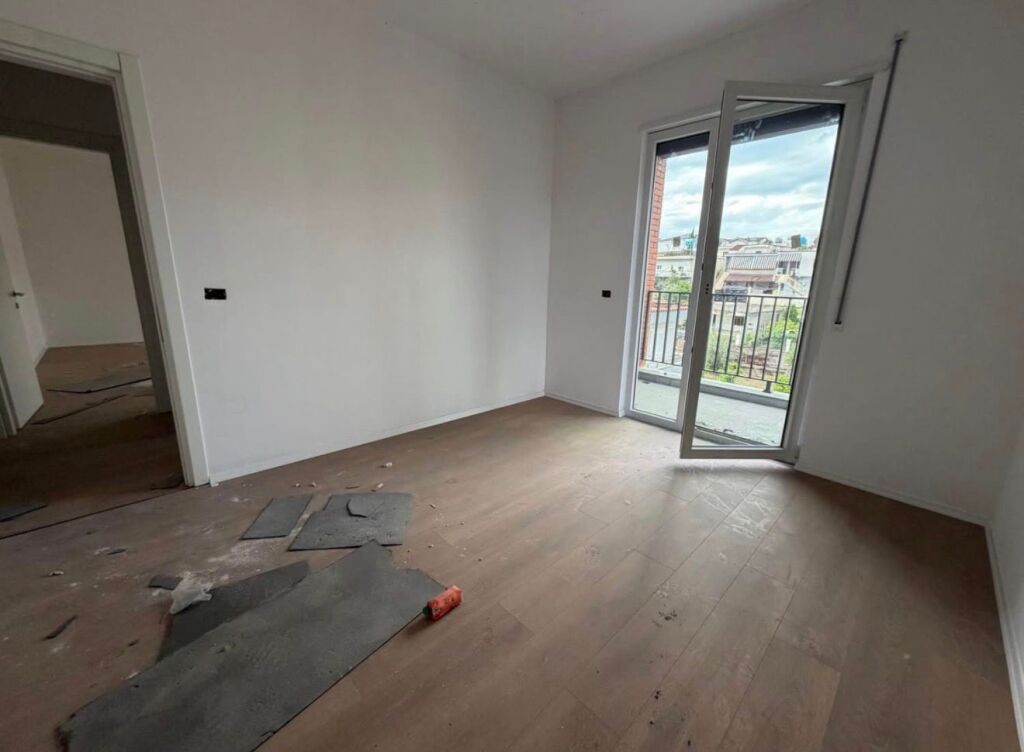 Shitet Apartament 1+1 me Hipotekë ,Paskuqan