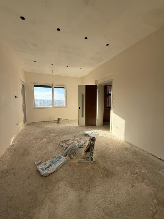 🏘️Shitet Apartament 1+1 📍Rezidenca Henke, perballe Spitalit Amerikan 3🏢Kati i 7 banim 💶Çmimi: 125.000€
