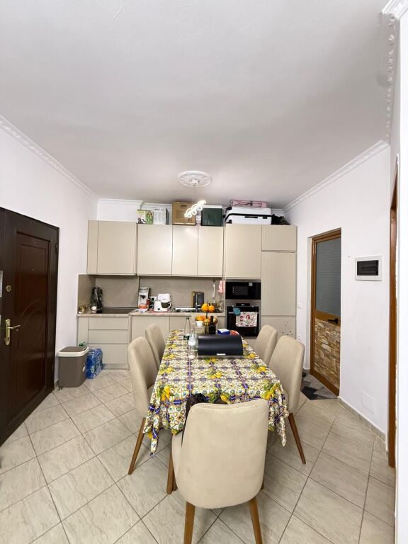 Apartament 1+1 Ne Shitje Prane Pallateve Çabej ,Yzberisht