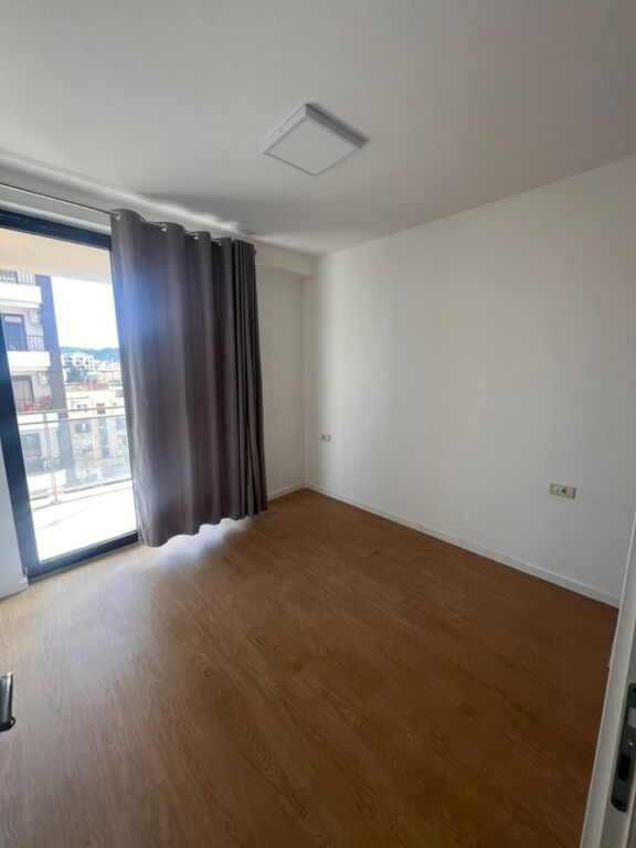🏢 Ufficio in affitto 1+1 al Golden Tower – Mine Peza