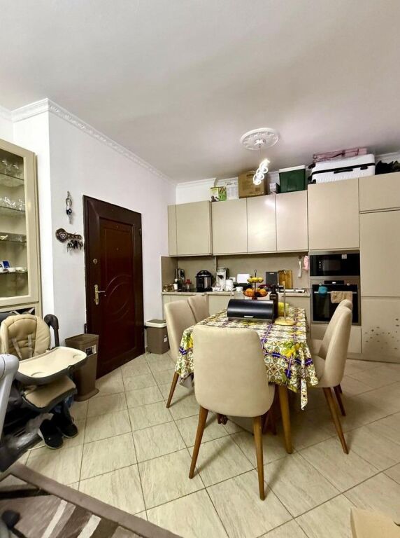 🏡 **Apartament 1+1 në shitje – Kombinat**