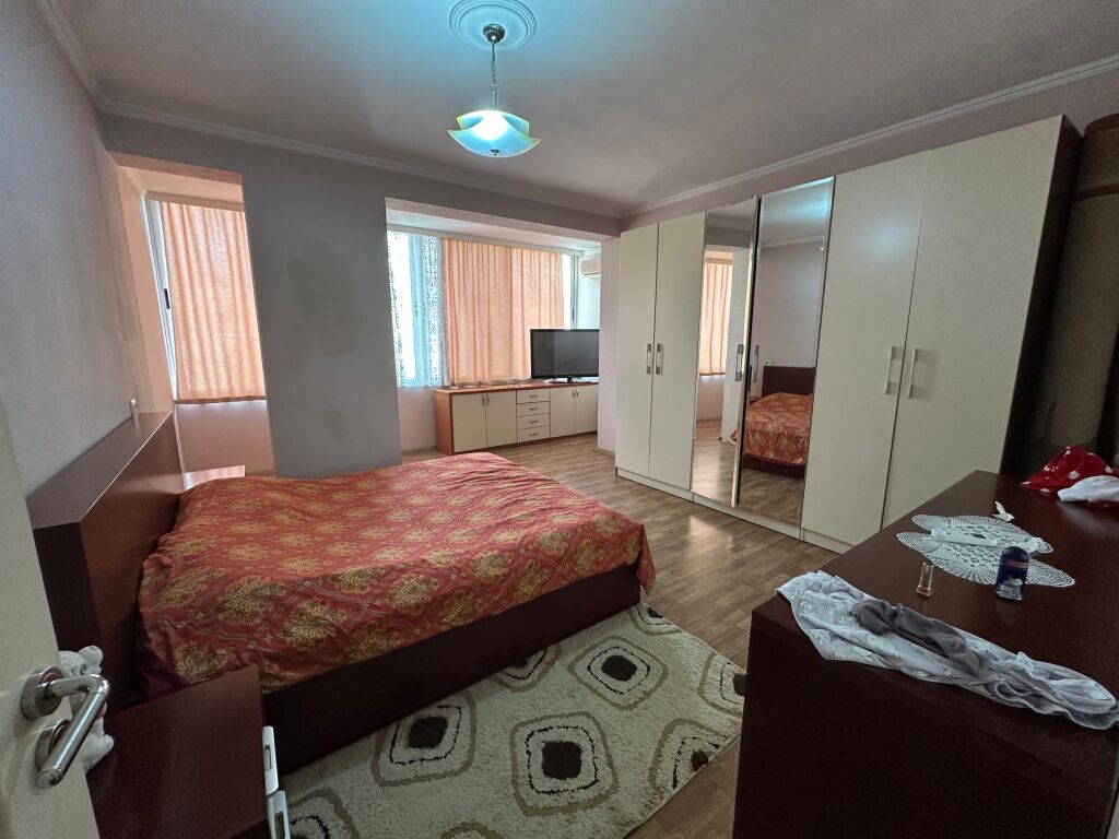 Shitet Apartament 3+1+2 , Astir