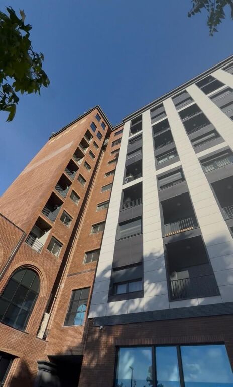 🏘️Shitet Apartament 1+1 📍Rezidenca Henke, perballe Spitalit Amerikan 3🏢Kati i 7 banim 💶Çmimi: 125.000€