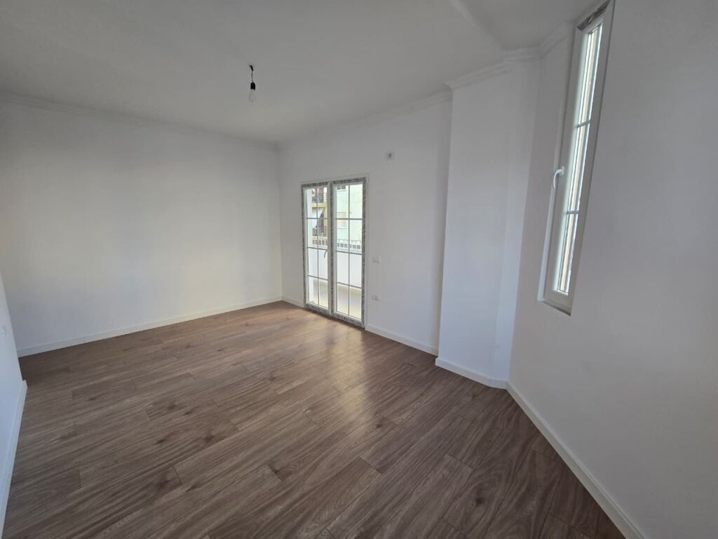 Apartament / Zyre 2+1+Blk me Qira ne Rr e Bogdaneve
