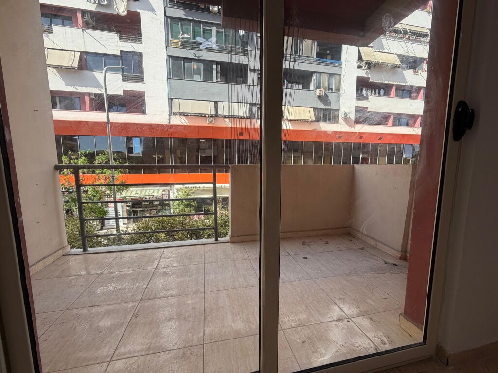 Shitet Apartament 2+1 Yzberisht