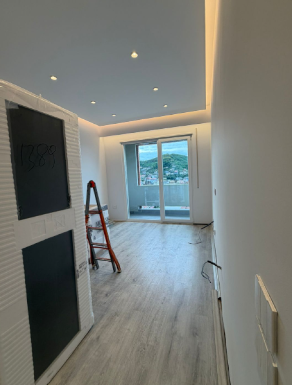 🏡 Shitet Apartament 1+1 i Mobiluar tek Golden Park