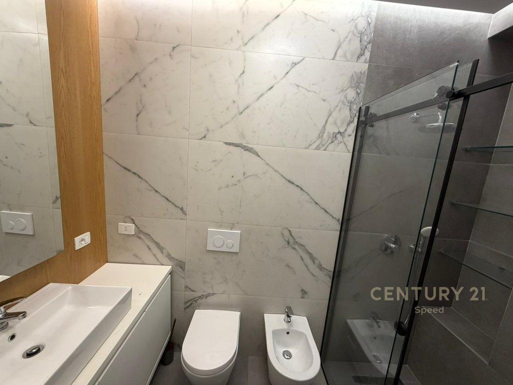 Affittasi appartamento 2+1+2+ posto auto presso "Quartum Residence"!! 1.250 € /Mese