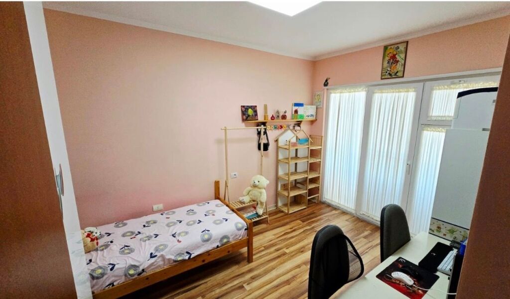 3+2wc,me post parkimi,liqeni i thate,365.000 euro