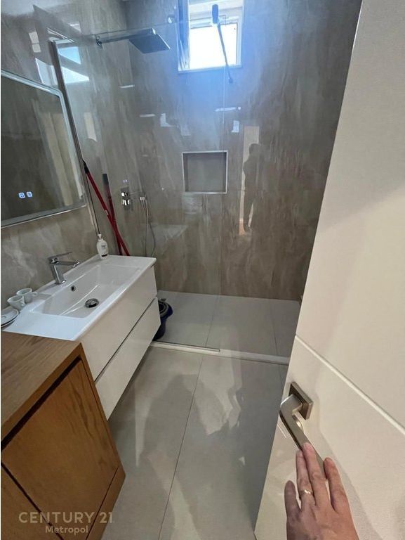 In Affitto — Spazio Ufficio | Stadio Dinamo, Tirana 800 € /Mese