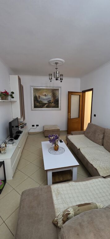 Affittasi 2+1 vicino al Palazzo con Freccia