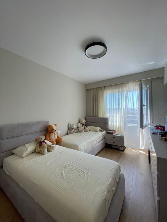 Shitet Super Apartament 2+1 tek Komuna Parisit!!!!