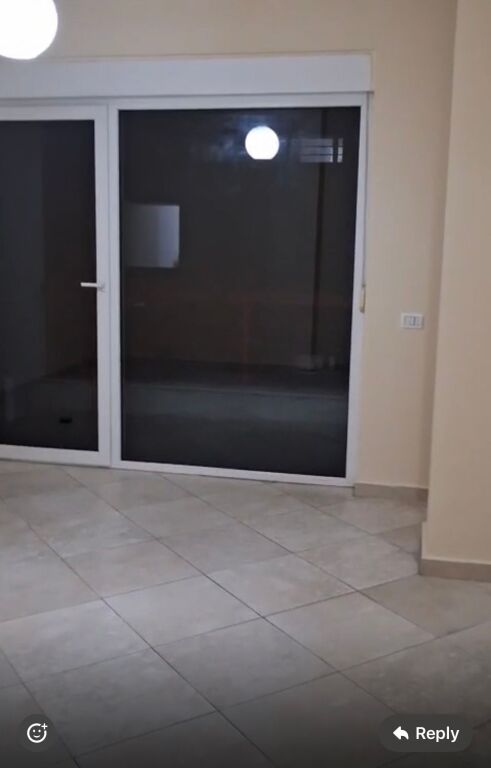 2+1, vuoto, sulla strada lago secco, residenziale o ufficio, 400 mila lek