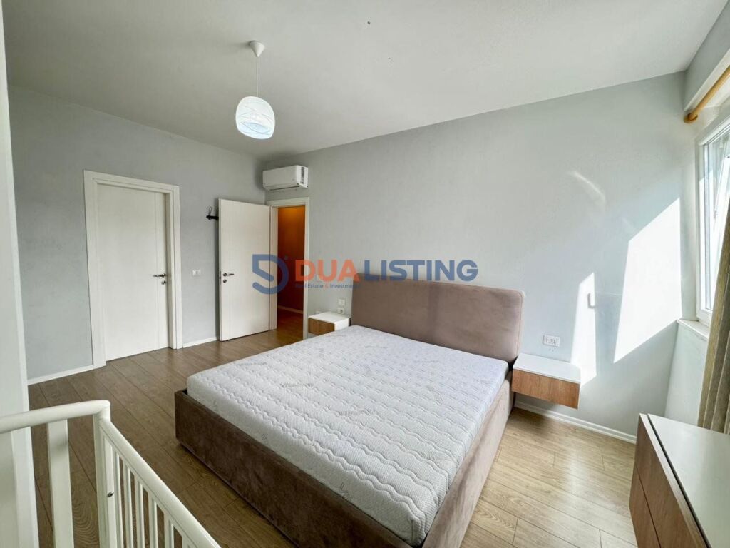 Shitet apartament modern 2+1+2 me ballkon tek FZ, Liqeni i Thate