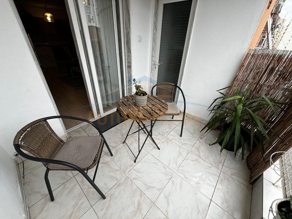 Qera, Apartament 2+1+2+Post Parkimi, Komuna e Parisit, Tiranë.