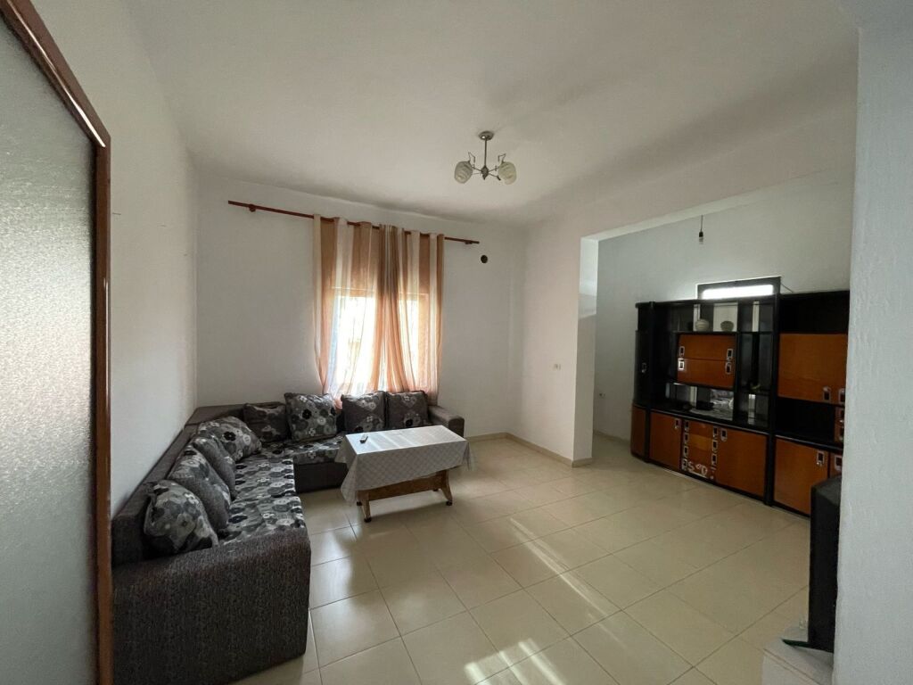 Affittasi 2+1 vicino al pozzo ad Astir 400€