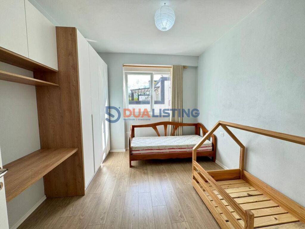Shitet apartament modern 2+1+2 me ballkon tek FZ, Liqeni i Thate