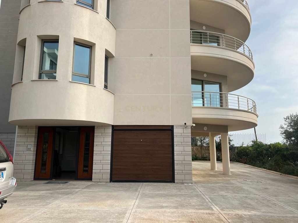 APARTAMENT LUKSOZ 2+1+2 PER QIRA, PAMJE TOTALE DETI NE UJE TE FTOHTE ,VLORE !