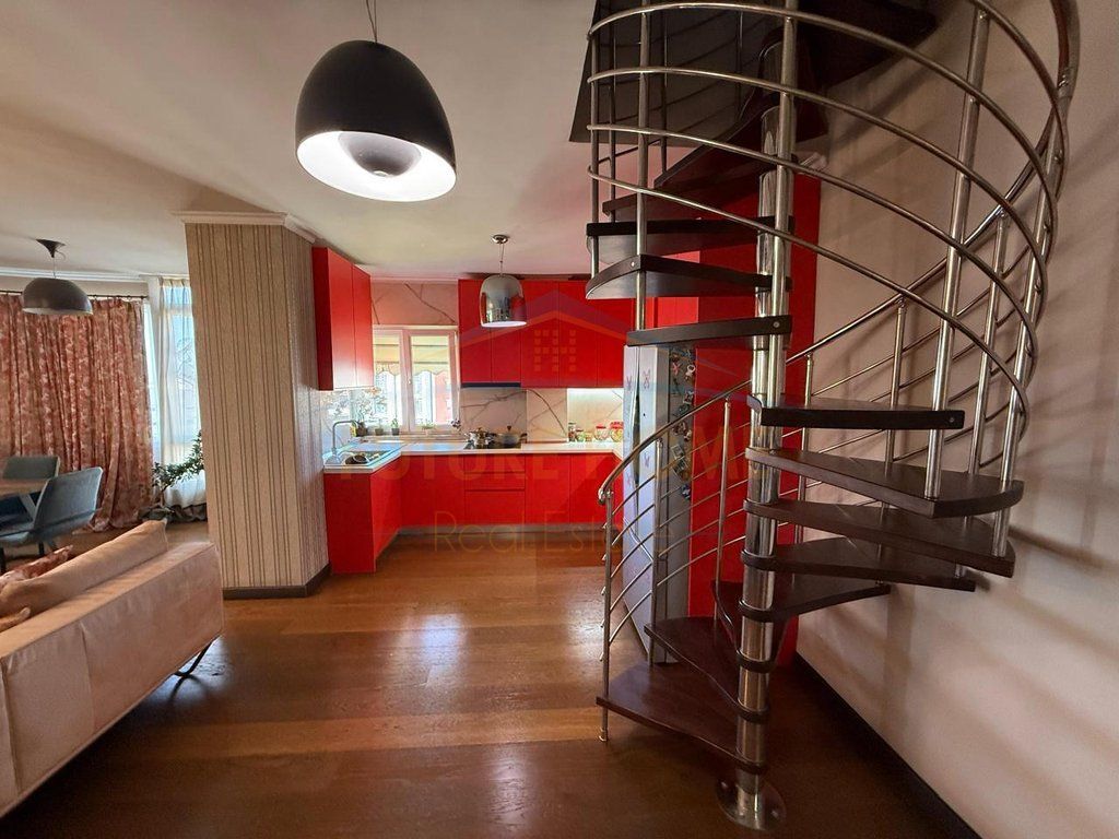 In vendita, Appartamento 2+1, Palazzo con Freccia, Tirana
