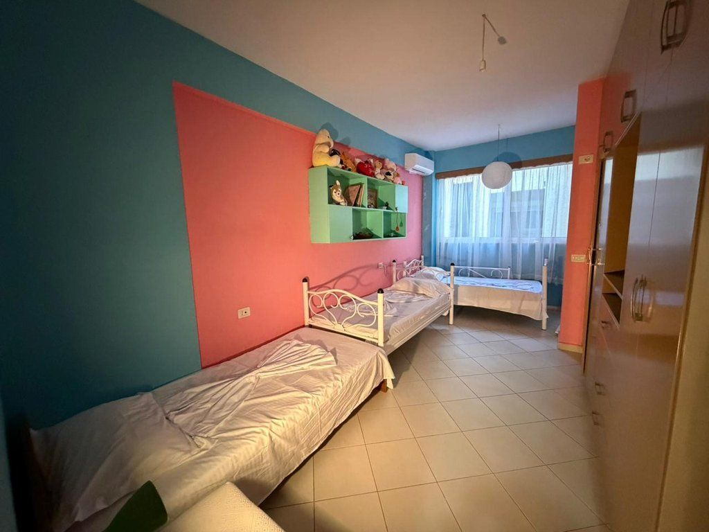 SARANDA, VENDIAMO APPARTAMENTO 2+1+2