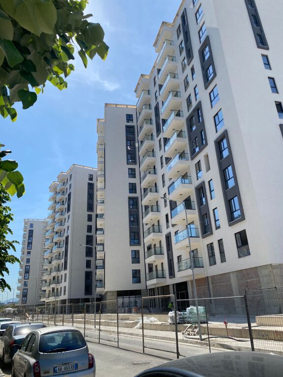 Shiten 2 poste parkimi,Garden Residence Turdiu
