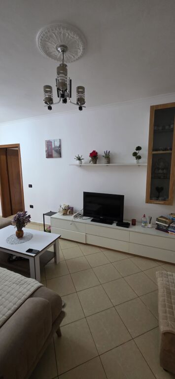 Affittasi 2+1 vicino al Palazzo con Freccia