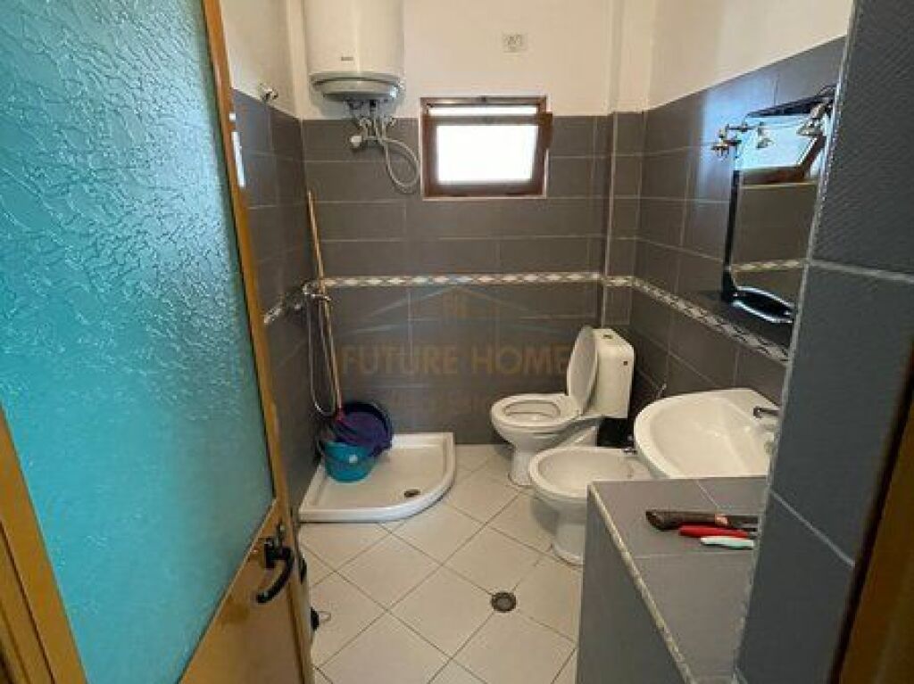 Disponiamo di un appartamento 1+1 in affitto, Laprake di fronte a Paralel Living, Tirana.