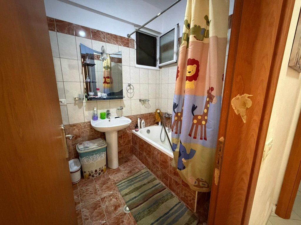 SARANDA, VENDIAMO APPARTAMENTO 2+1+2