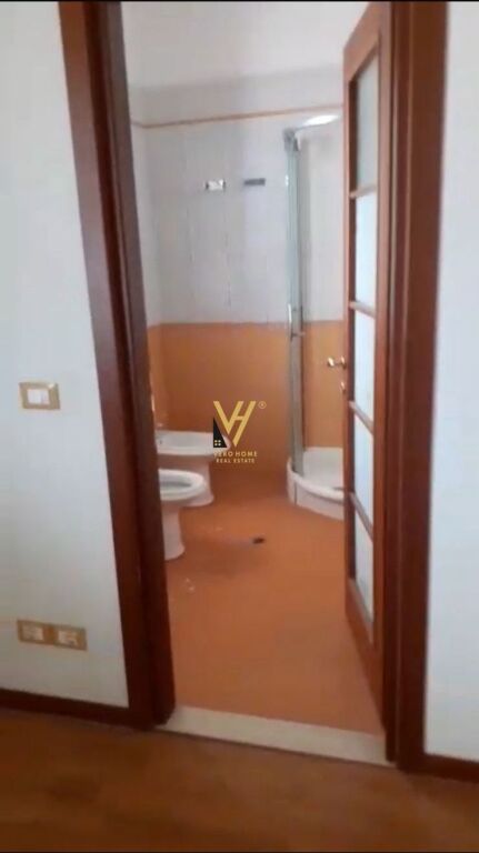 VENDESI APPARTAMENTO 2+1+2+2 BLK A FIER, QUARTIERE 11 GENNAIO 200.000 EURO