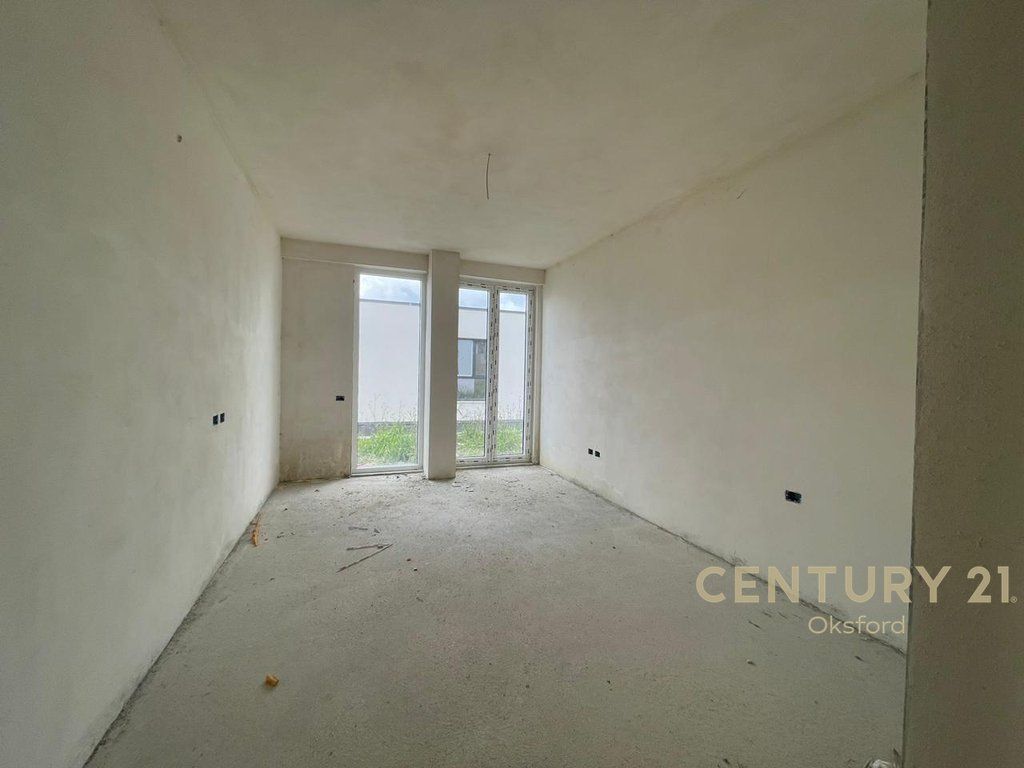 APARTAMENT 3+1+2 ME OBORR PER SHITJE TEK LIQENI I FARKES