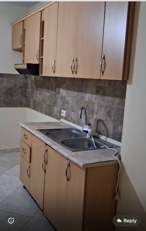 2+1, vuoto, sulla strada lago secco, residenziale o ufficio, 400 mila lek