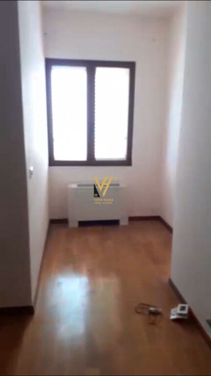 VENDESI APPARTAMENTO 2+1+2+2 BLK A FIER, QUARTIERE 11 GENNAIO 200.000 EURO